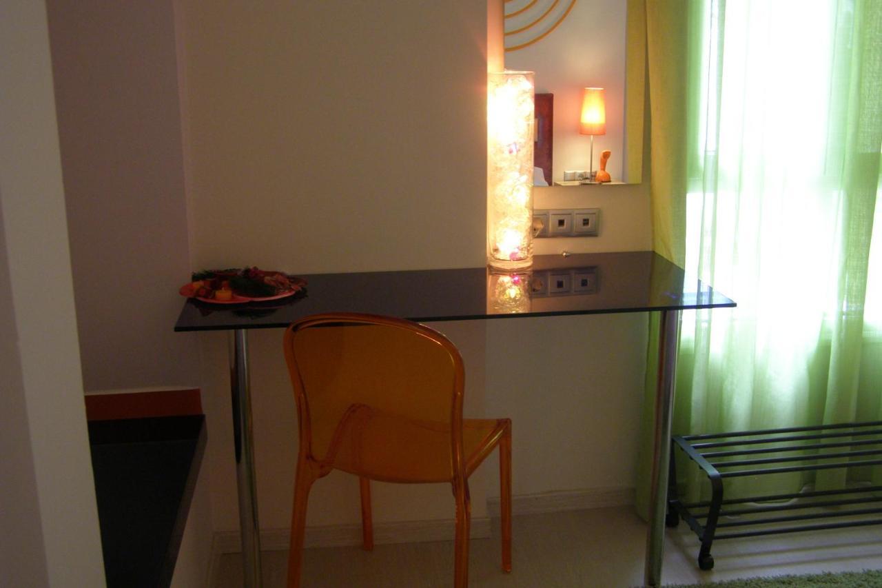 Room "Frog" In A Neoclasical House Castória Exterior foto